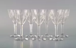Baccarat, France. Seven glasses in clear mouth-blown crystal glass. Mid-20th C. - Picture 1 of 8