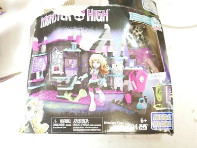 Monster High Mega Bloks Set Lot Draculaura’s Vamptastic Room & Biteology Class - Image 1 of 4