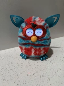 Suéter festivo Furby Boom 2012 edición especial rojo blanco azul probado y funcionando - Imagen 1 de 6