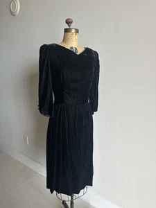 Vtg Petite Lanz Black Velvet Open Back. Sophisticated. Romantic. Size 12. USA - Picture 1 of 21