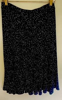 Falda elástica Chico's Travelers línea A talla 1- azul oscuro/con etiquetas debajo de la rodilla sin arrugas Foto 1 de 4