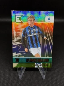 2022-23 Panini Chronicles Serie A Essentials #157 Rasmus Hojlund RC Rookie Card - Bild 1 von 2