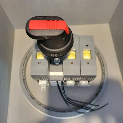 Interruptor de desconexión fusible ABB con fusibles, 600 VCA, 60A, OS60GJ12 Foto 1 de 4