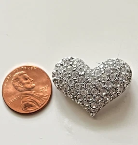 Kleine Swarovski Brosche/Anstecknadel Herzform farblose Kristalle silberfarben - Bild 1 von 9