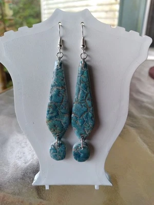 Серебряные бронзовые серьги ручной работы из полимерной глины и смолы синего цвета - Изображение 1 из 4