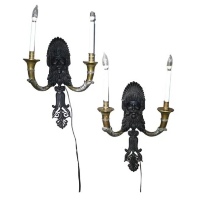 Par de apliques de pared antiguos de bronce y latón con figura de jefe indio ebonizado C1920 Foto 1 de 4