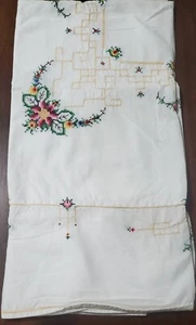 Vintage Tablecloth-Cotton - White -Multicolor Stitched Floral-Square - 44" x 44" - Bild 1 von 11