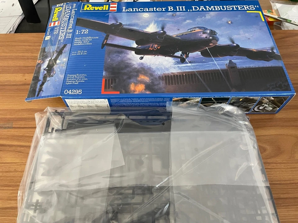 REVELL 04295 AVRO LANCASTER BIII DAMBUSTERS SCALA 1/72 301749 - Immagine 1 di 1