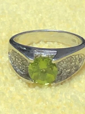 Crisoprasa solitaria verde brillante de plata esterlina firmada "SB" de colección con cristal Foto 1 de 4
