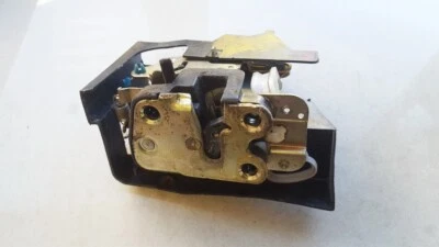 Mecanismo de bloqueo de puerta Kia Rio 2003 - lado trasero izquierdo usado, original #770108-06 Foto 1 de 2