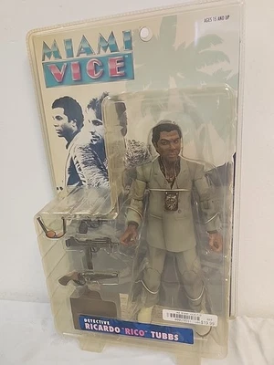 Figura de acción Miami Vice detective RICARDO "RICO" TUBBS Mezco 2006 traje gris Foto 1 de 4
