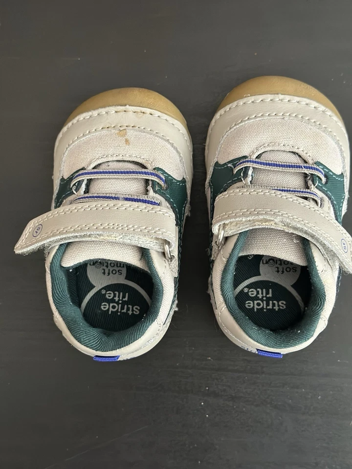 Stride Rite Niños Kylin Cuero Tenis 3M Gris/Verde Suave Movimiento Correa Deportes Foto 1 de 4