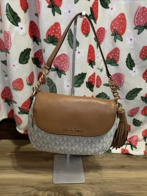 Michael Kors Bedford MD Tassel Convertible, Vanilla/Acorn, Logoprint, New! - Image 1 of 4