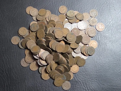 Lot of Three Hundred Twelve Indian Head Pennies from the late 1800's-1900's - Image 1 of 4