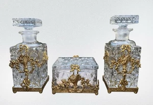 ANTIGUA FILIGRANA ORMOLU DE BRONCE 3 piezas PERFUME Y POLVO APOLLO DORE - Imagen 1 de 16