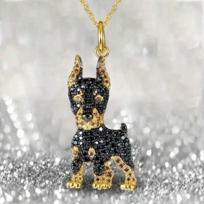 Colgante Doberman de diamantes negros simulados de corte redondo de 2,00 quilates enchapado en oro amarillo de 14 k Foto 1 de 3