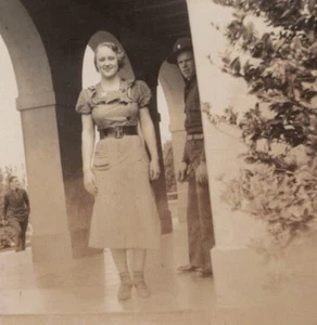 1940s Woman Smiling Stylish Outfit Man Behind Architectural Backdrop Portrait - Picture 1 of 3
