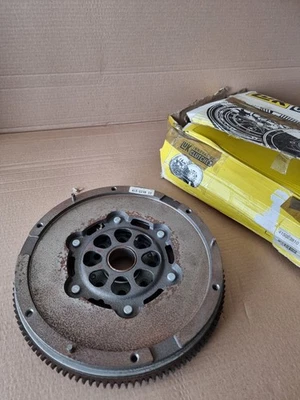 Luk Dual Mass Flywheel DMF Fits FORD MONDEO MK3 00-2007 2.0 DI TDDi TDCi 1232828 - Image 1 of 4