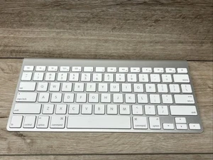 Apple Wireless Bluetooth Keyboard Model A1314 - Picture 1 of 1