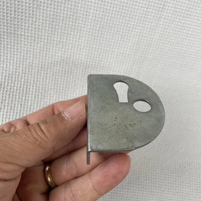 Keter Factor Apex Shed Replacement: Metal Plate Keyhole Door Strike Part - Image 1 of 4