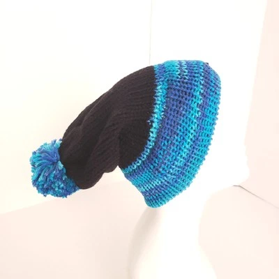 Nuevo Gorro Bobble Hecho a Mano Crochet Color Azul y Negro Foto 1 de 4
