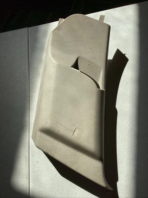 Jeep Grand Cherokee 2006-2010 lado del pasajero derecho moldura de pilar C OEM 5HS34BDXAH Foto 1 de 4