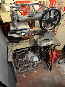 Singer 29k 58 Cobbler Patcher Leather Industrial Sewing machine with stand/base - Picture 1 of 5