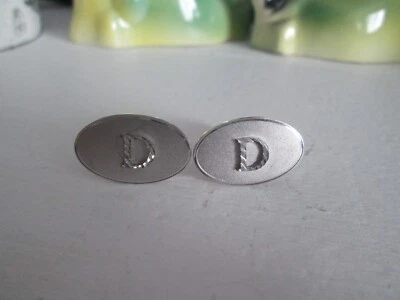 Gemelos vintage ovalados tono plata corte diamante monograma D 1" sin marca Foto 1 de 4