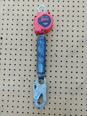 Cordón retráctil único Rebel 6 ft Protecta 3100403  Foto 1 de 4