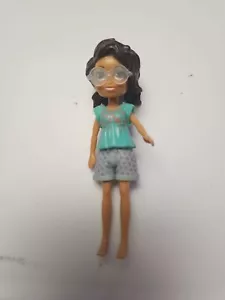 Muñeca Polly Pocket Mattel Niña Moldeada Pelo Castaño Grandes Ojos Marrones Verde Puro Conjunto - Imagen 1 de 2