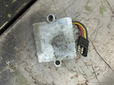 REGULADOR DE VOLTAJE CLÁSICO POLARIS EDGE 2003 600 4010794 RW6555 Foto 1 de 2