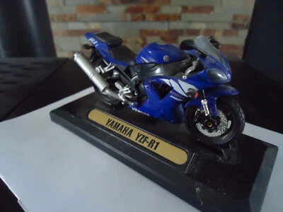miniature  Moto YAMAHA YZF-R1   1:18 metal et plastique - Photo 1/4