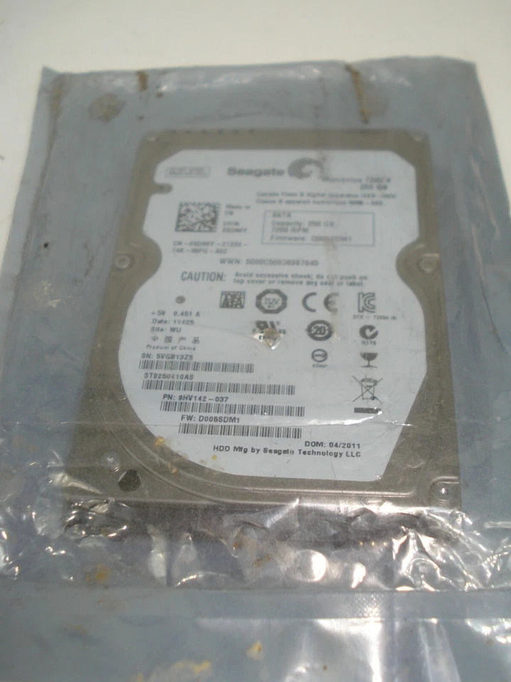ST9250410AS Seagate MOMENTUS 7200.4 250GB 7200RPM 3Gb/s 2.5" SATA HDD Hard Drive - Image 1 of 1
