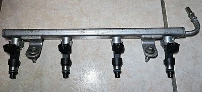 Nissan Sentra 2007-2012 2,0 L, Versa, Cube 1,8 L riel de combustible con juego de inyectores Foto 1 de 4