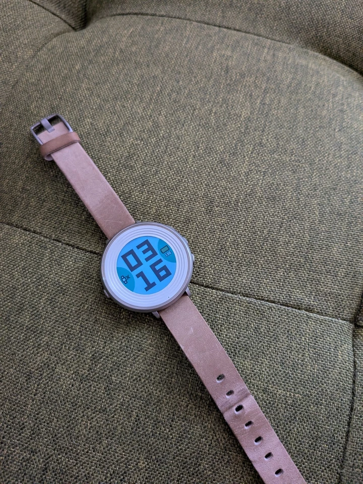 Pebble Time Round - Smart Watch Stainless Steel Body 14mm Leather Band - Imagen 1 de 3