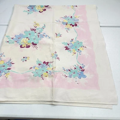 vintage printed cotton tablecloth 50x60 pink blue floral rectangle mcm 50s retro Foto 1 de 4