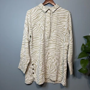 Top tunica Chico's Zebra jacquard orlo a gradini. Dettaglio bottone. Nuovo con etichetta. Taglia 2 (12-14) - Foto 1 di 12