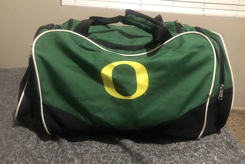 Oregon DUCKS Football TEAM ISSUED Nike TRAVEL Duffle Gym BAG   24x 12 x 11 Cover