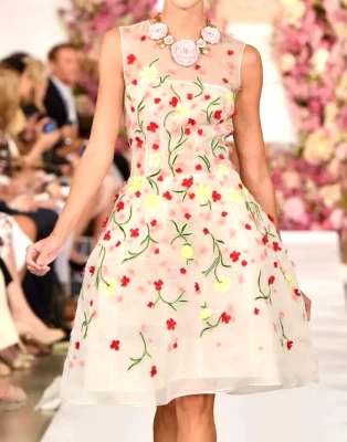 Oscar de la Renta Spring 2015 Runway Floral Embroidered Silk Organza Dress US 6 - Image 1 of 4