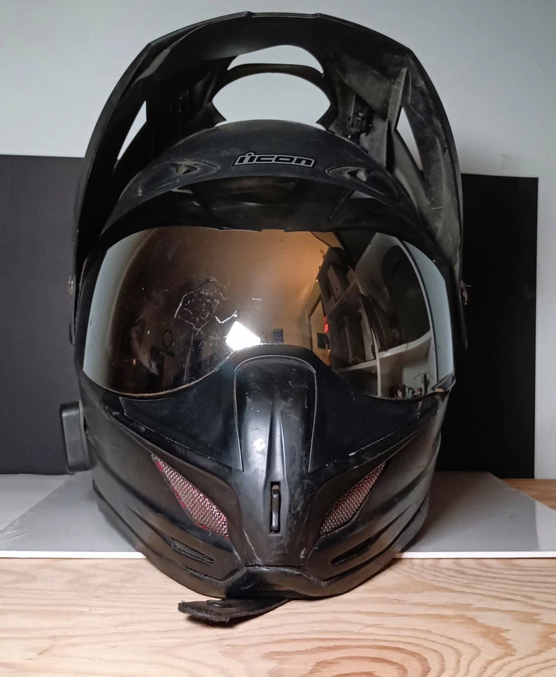 Capacete de motocicleta ICON Variant Pro — COMO ESTÁ / não testado — desgaste cosmético - Imagem 1 de 4