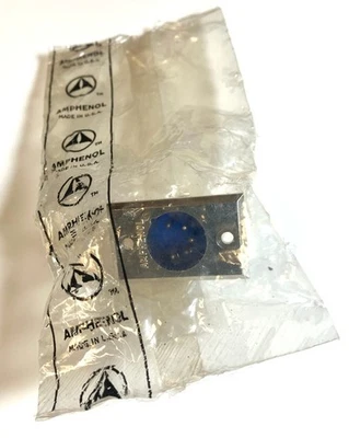 Conector de montaje en panel de audio Amphenol XLR-5M de colección NOS Foto 1 de 3