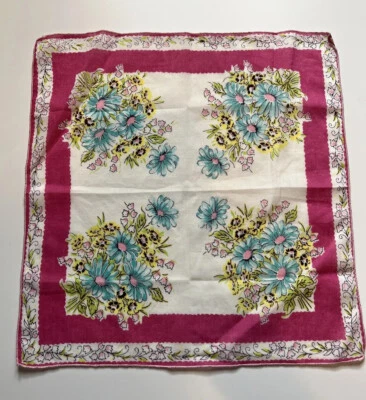 Pañuelo margaritas verde azulado con flores amarillas y rosas y diseño magenta vintage Foto 1 de 4