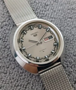 Rare Vintage Seiko 5 model 5126-7030 Rally dial Automatic 23 jewels Japan Watch - Picture 1 of 16