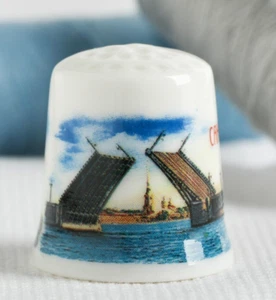 Dé à coudre de collection porcelaine - De a coudre Pont-levis de St. Petersbourg - Imagen 1 de 3