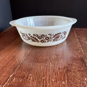 Vintage Glasbake J 2600 1 1/2 Quart Kasserolle/Schüssel Braun Woodland. Gebraucht - Bild 1 von 8