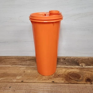 Botella coctelera Tupperware vintage 262-4 con tapa de sellado superior 603-3 en naranja - Imagen 1 de 6