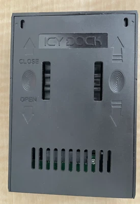 Icy Dock MB882SP-1S-2B 2.5 to 3.5 HDD SSD SATA Converter - Image 1 of 3