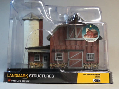 WOODLAND SCENICS O SCALE LIGHTED OLD WEATHERED BARN BUILT & READY gauge WDS5865 - Image 1 of 4