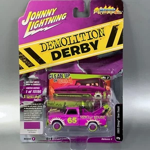 Johnny Lightning Street Freaks Demolition Derby 1965 CHEVY TOW TRUCK Pink 2021 - Picture 1 of 3