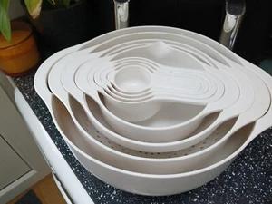 JOSEPH JOSEPH 8 PIECE NESTING MIXING / MEASURING SET - Picture 1 of 6